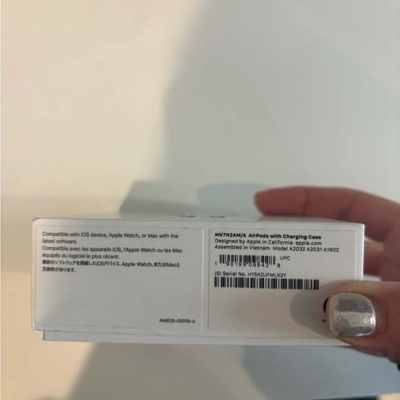 AIRPODS - Picture 3 of 3